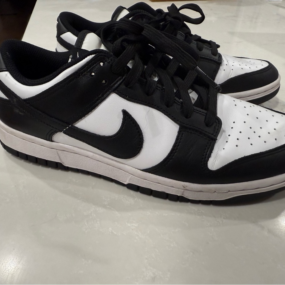 Nike Women's Black and White Sneakers